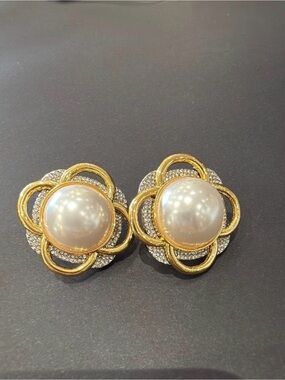 Classic Pearl & Gold Floral Clip-On Earrings - White Pearls